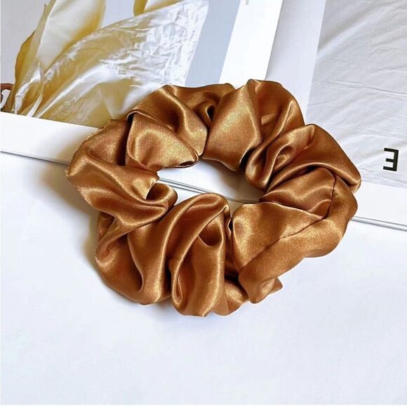 Silky neutral Hair Scrunchies  - Picture 3 of 4